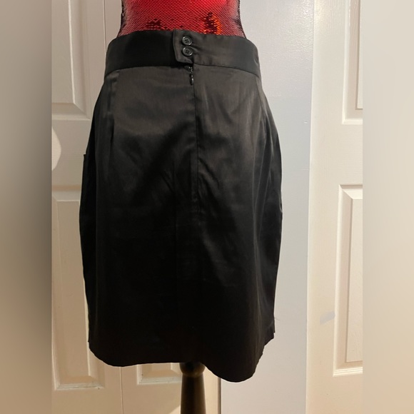 Black satin tulip skirt - Picture 2 of 7